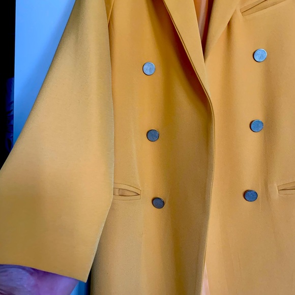 spring yellow coat in good condition.size Small - Picture 6 of 6
